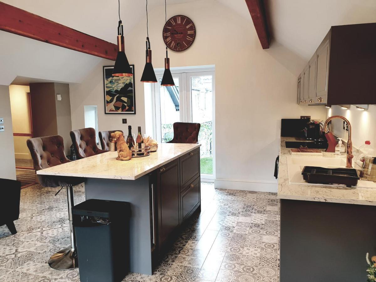 Central Luxury Two Bed Dog Friendly