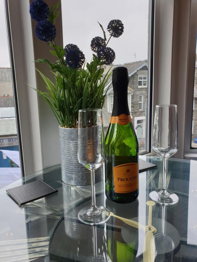 Number 2 Centre Shops Pubs Restaurants Dog Friendly * Windermere