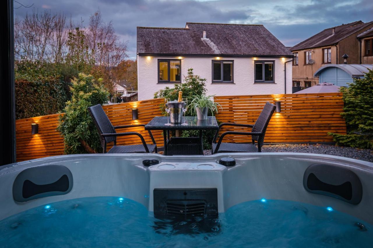 Rockside: Luxury 2-bedroom With Hot Tub And Pet-friendly Central * Windermere