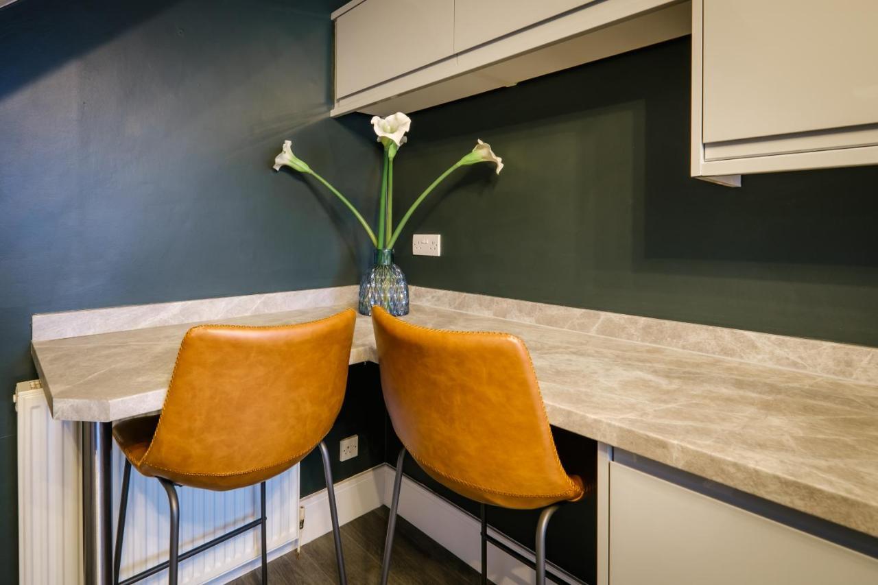 Rockside: Luxury 2-bedroom With Hot Tub And Pet-friendly Central Windermere