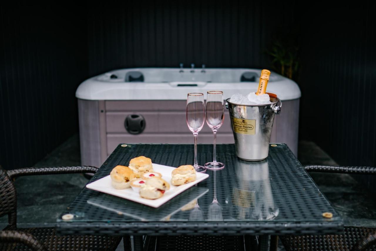 Rockside: Luxury 2-bedroom With Hot Tub And Pet-friendly Central * Windermere