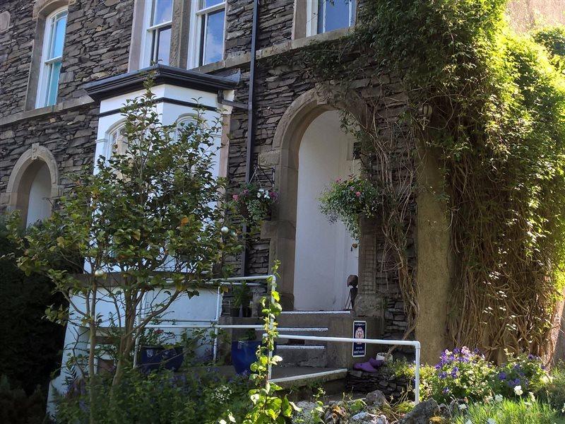 Bed & Breakfast College House