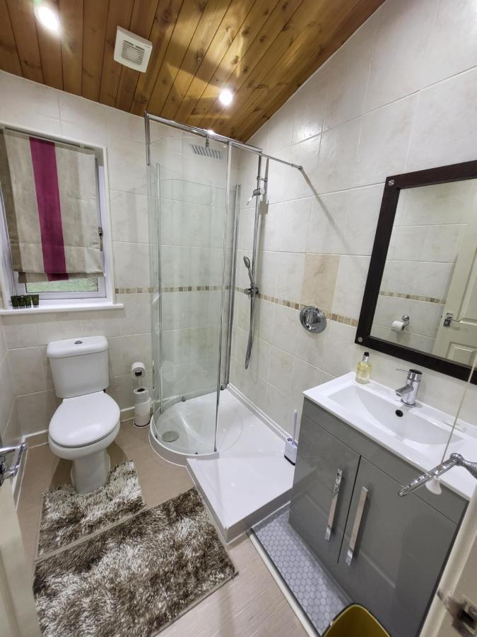 Cheerful 3 Bedroom At White Cross Bay
