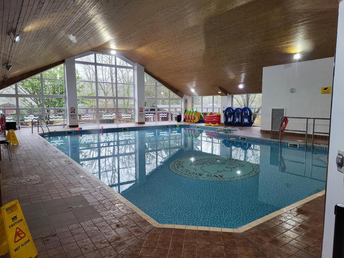 Cheerful 3 Bedroom At White Cross Bay