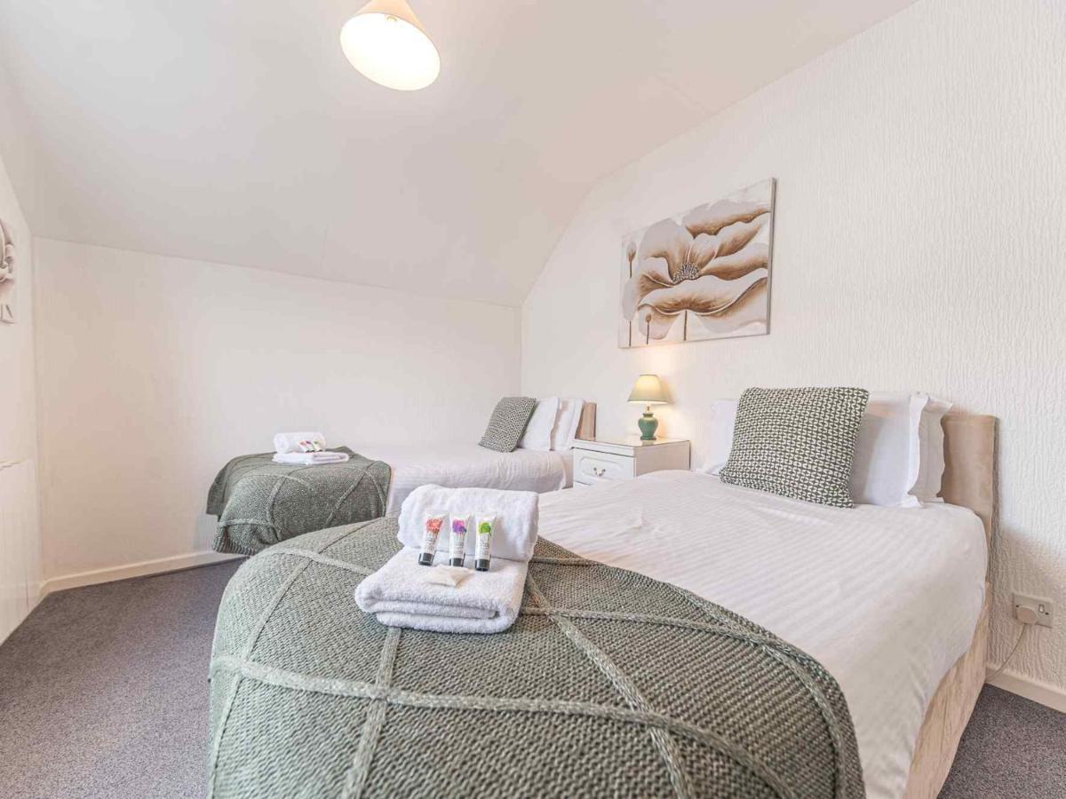 Pass The Keys Comfortable 3 Bed In Bowness With Parking Apartment