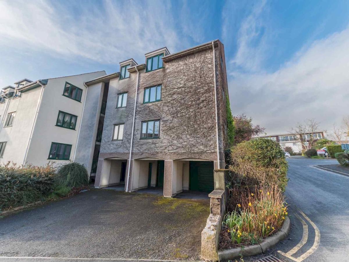 Pass The Keys Comfortable 3 Bed In Bowness With Parking Apartment