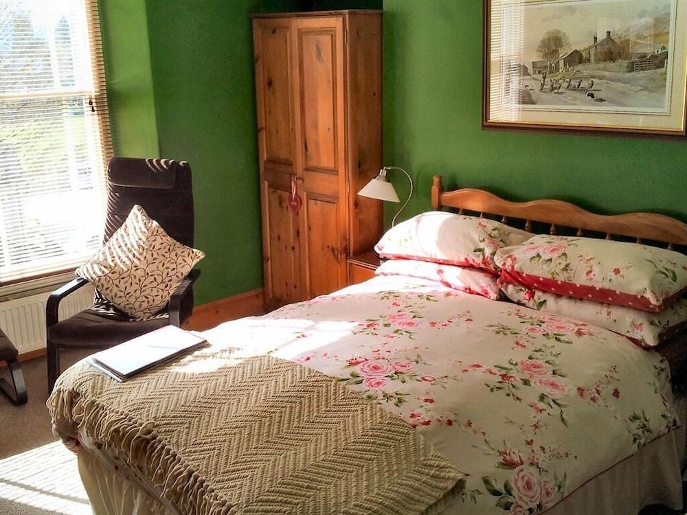 Bed & Breakfast College House
