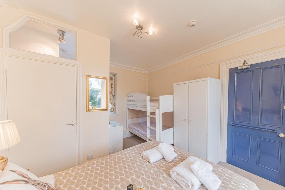 Villa Rayrigg At *