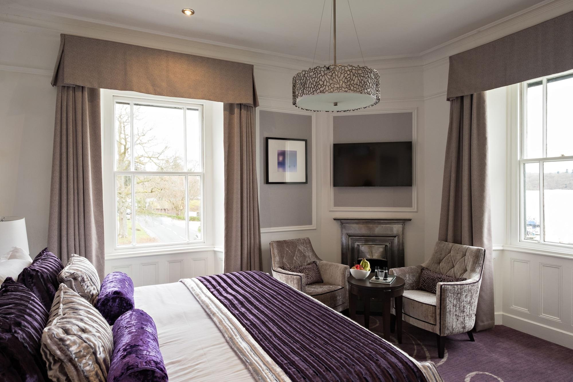 Wood Bay Hotel