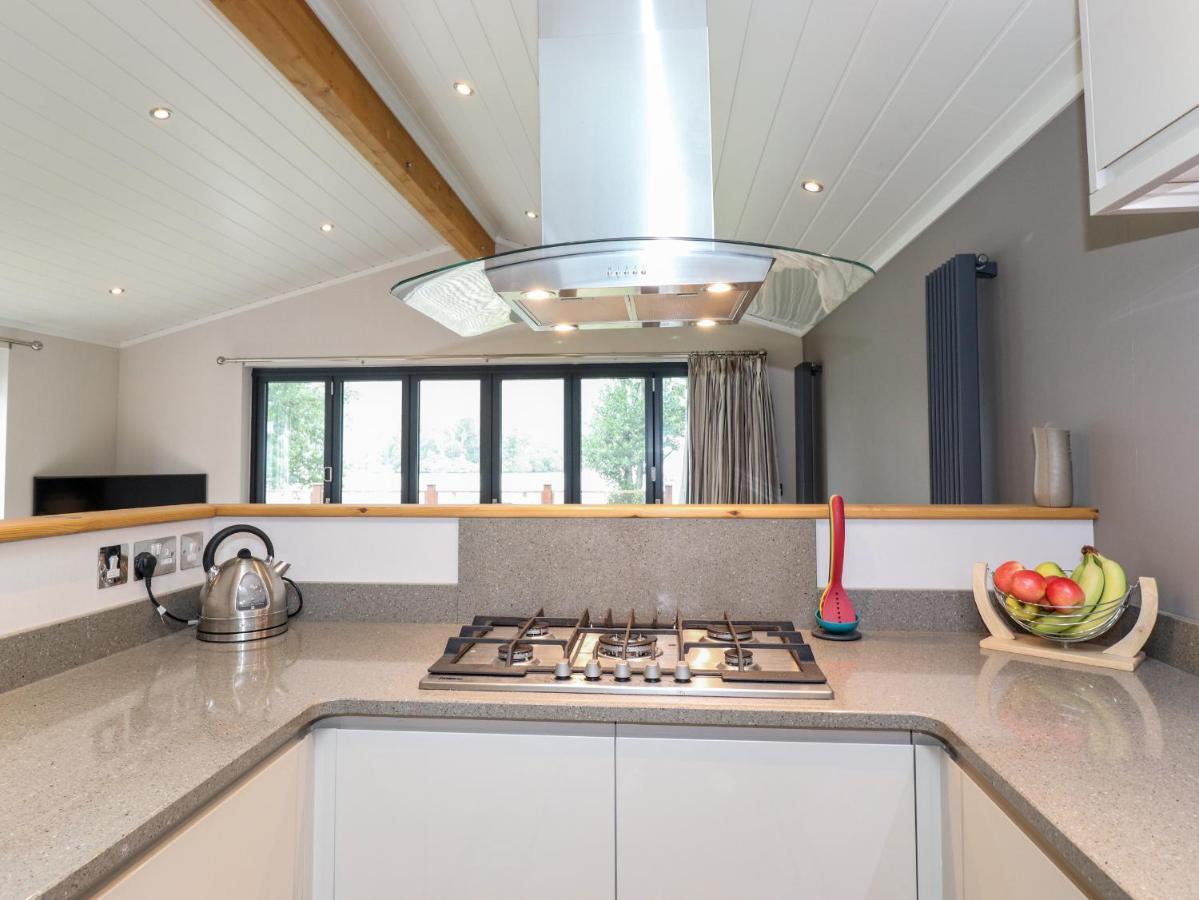 Loubi's Lakeside Holiday home