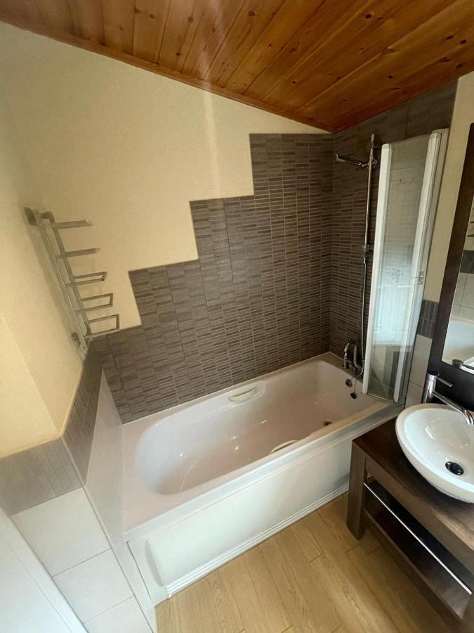 Chalet Retreat - White Cross Bay