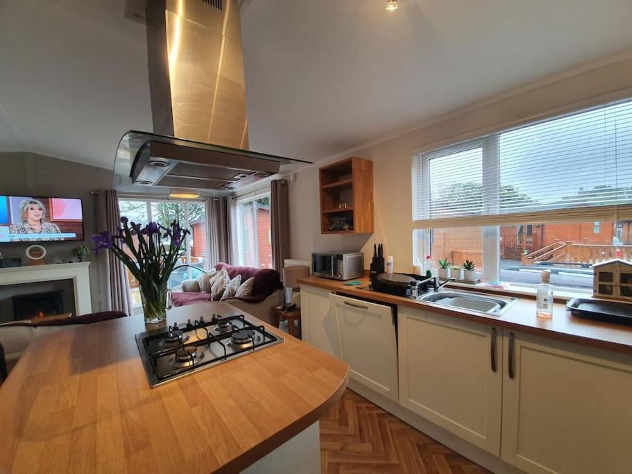Holiday home Jaw-dropping With Hot Tub On *