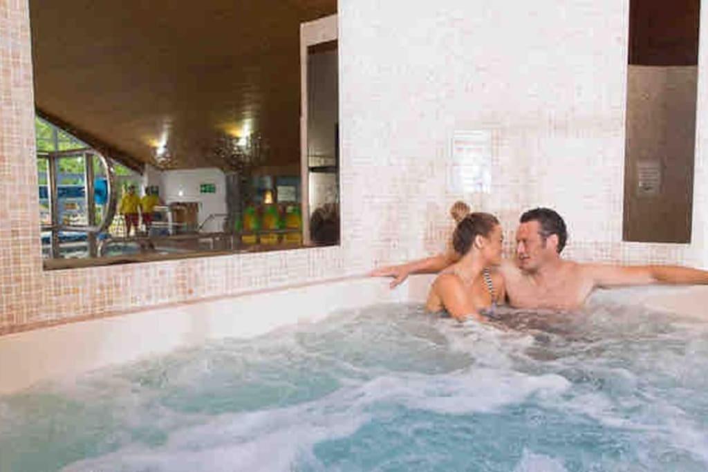 Holiday home Jaw-dropping With Hot Tub On *