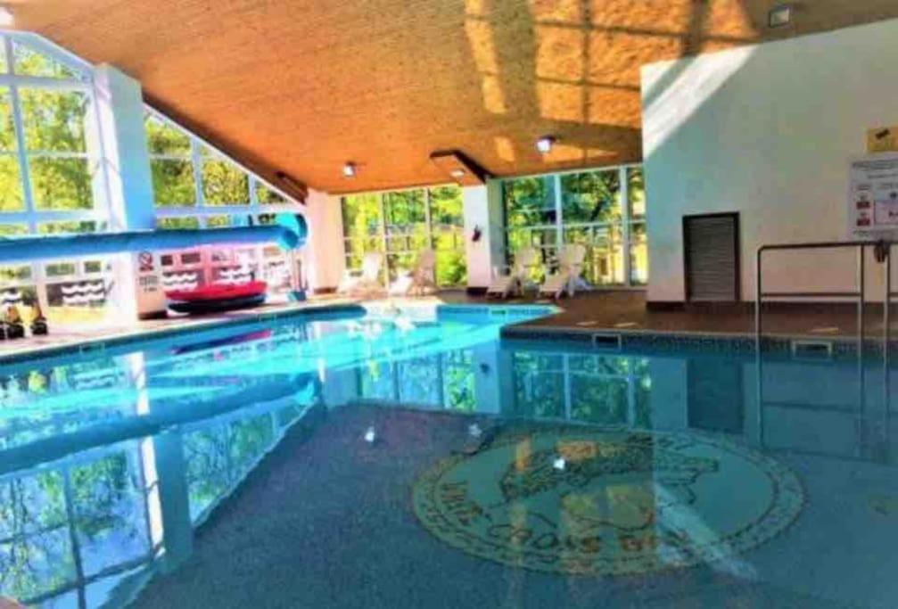 Jaw-dropping With Hot Tub On Holiday home
