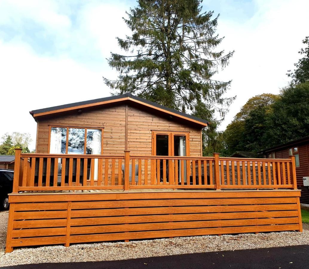 Holiday home Jaw-dropping With Hot Tub On Windermere