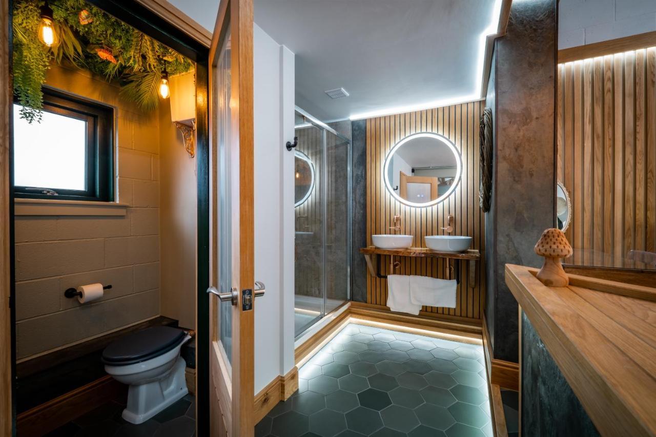 Queen's Loft Apartment