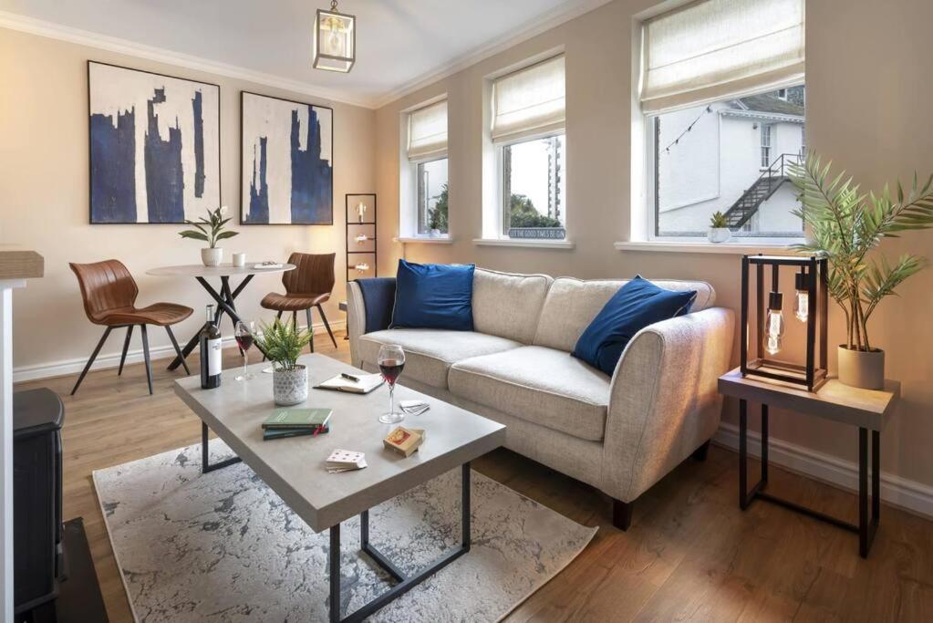 - District Escape For Two