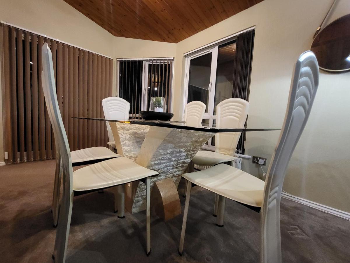 Cheerful 3 Bedroom At White Cross Bay Casa de férias *