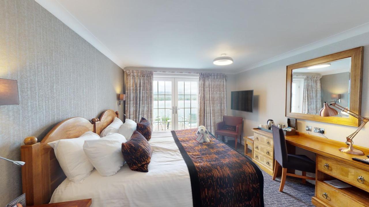 Wood Bay Hotel