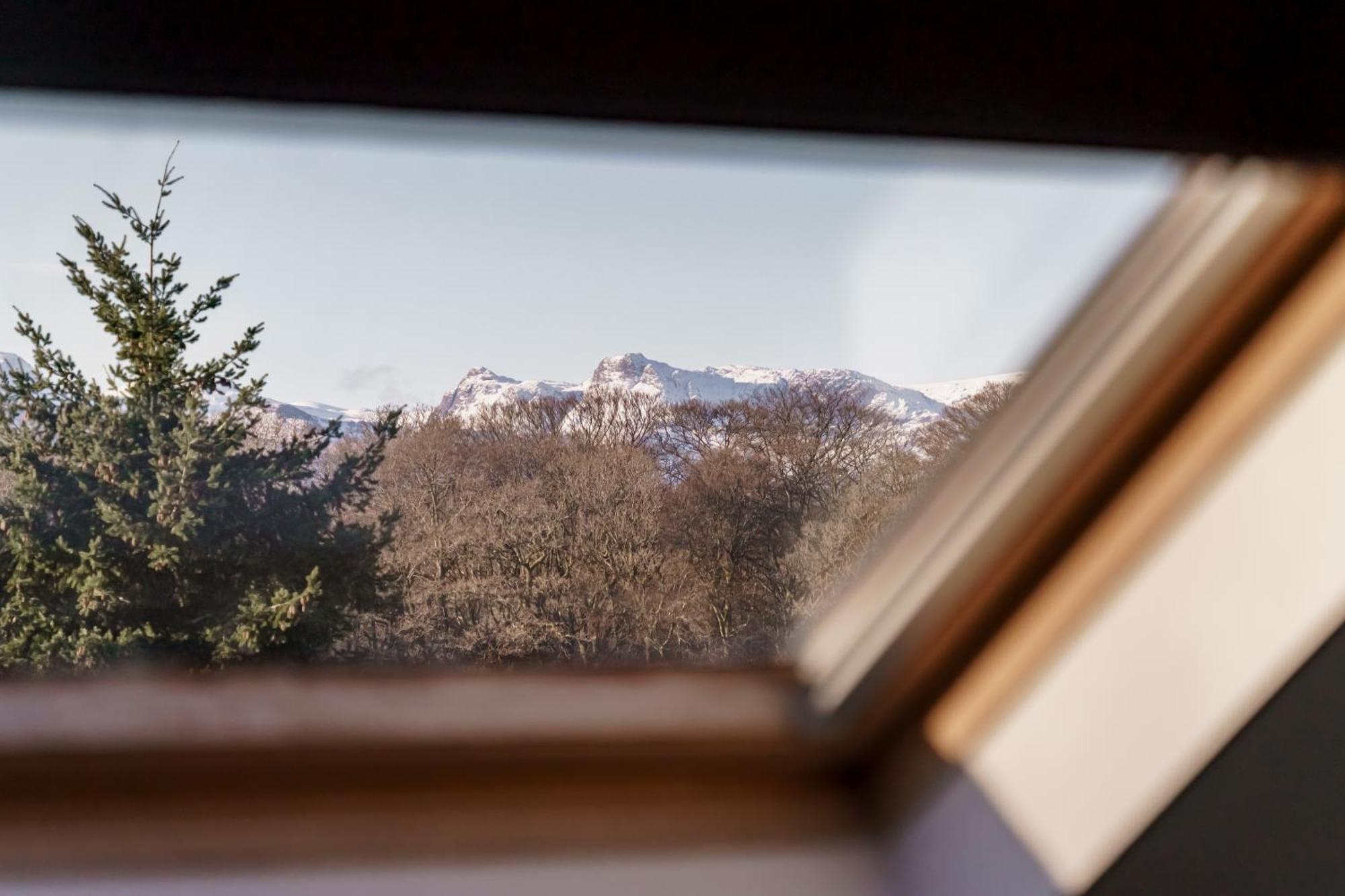 Villa Yewbeck: Brand New, Garden Views *
