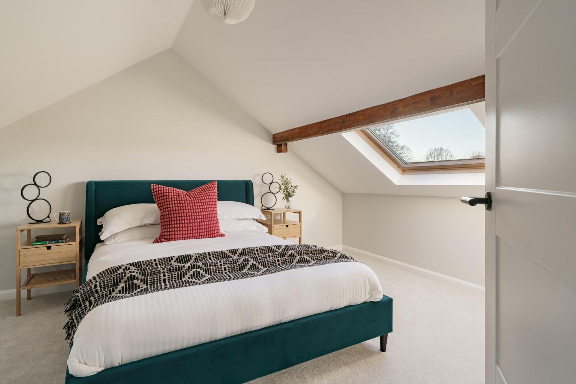 Yewbeck: Brand New, Garden Views Villa *