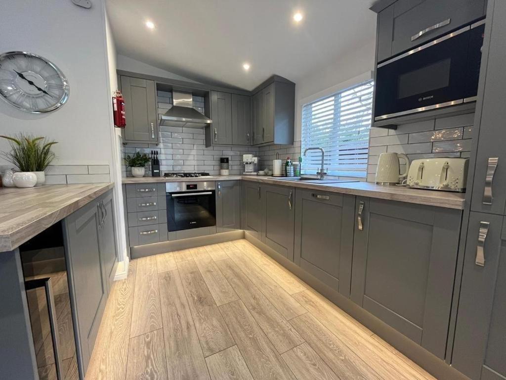 Campsite The Luxurious Langdale 6 At Park Dean White Cross Bay, *
