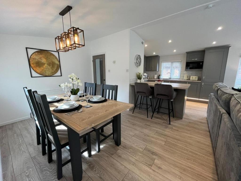 The Luxurious Langdale 6 At Park Dean White Cross Bay,