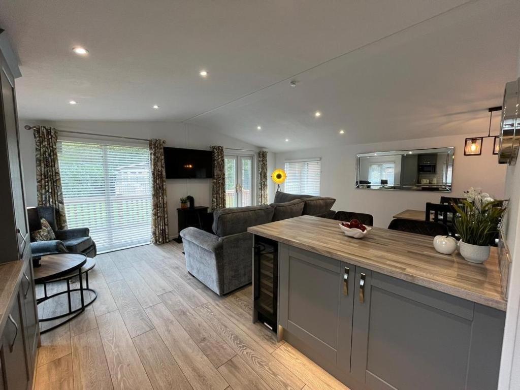 Campsite The Luxurious Langdale 6 At Park Dean White Cross Bay, *