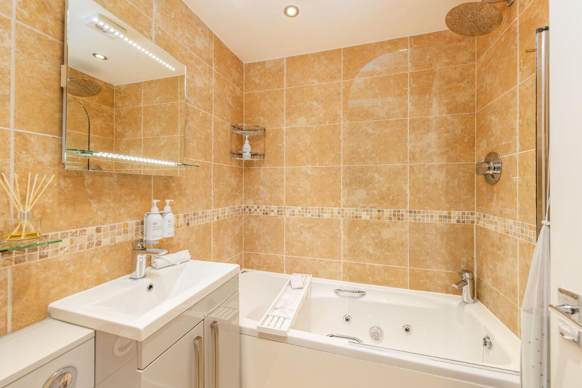 Wheatlands Lodge-windermere - Of The Year 2024 - Adult Only - Free Car Park Casa de hóspedes Windermere