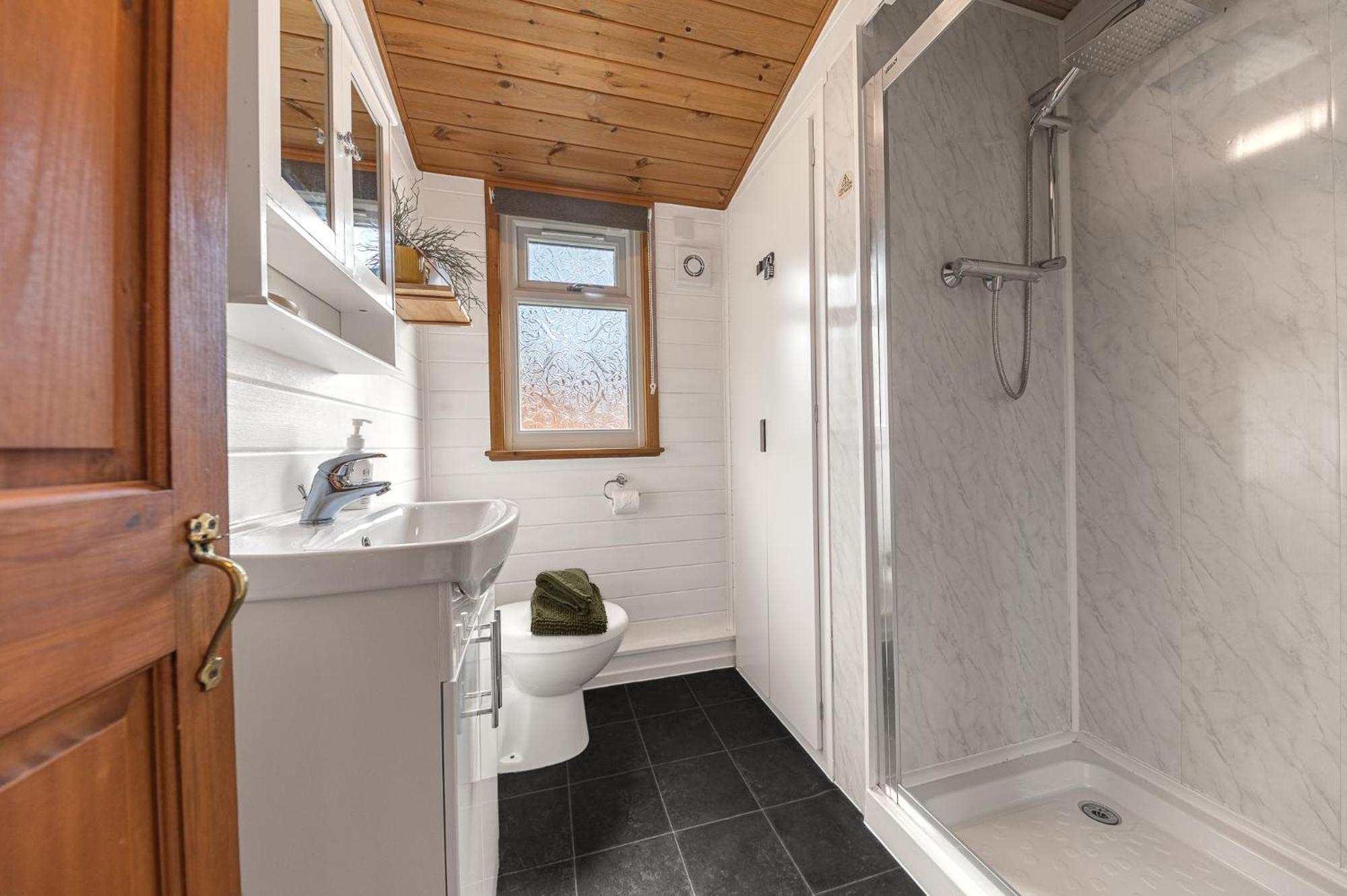 Bowness 45 - 2 Bedroom Chalé