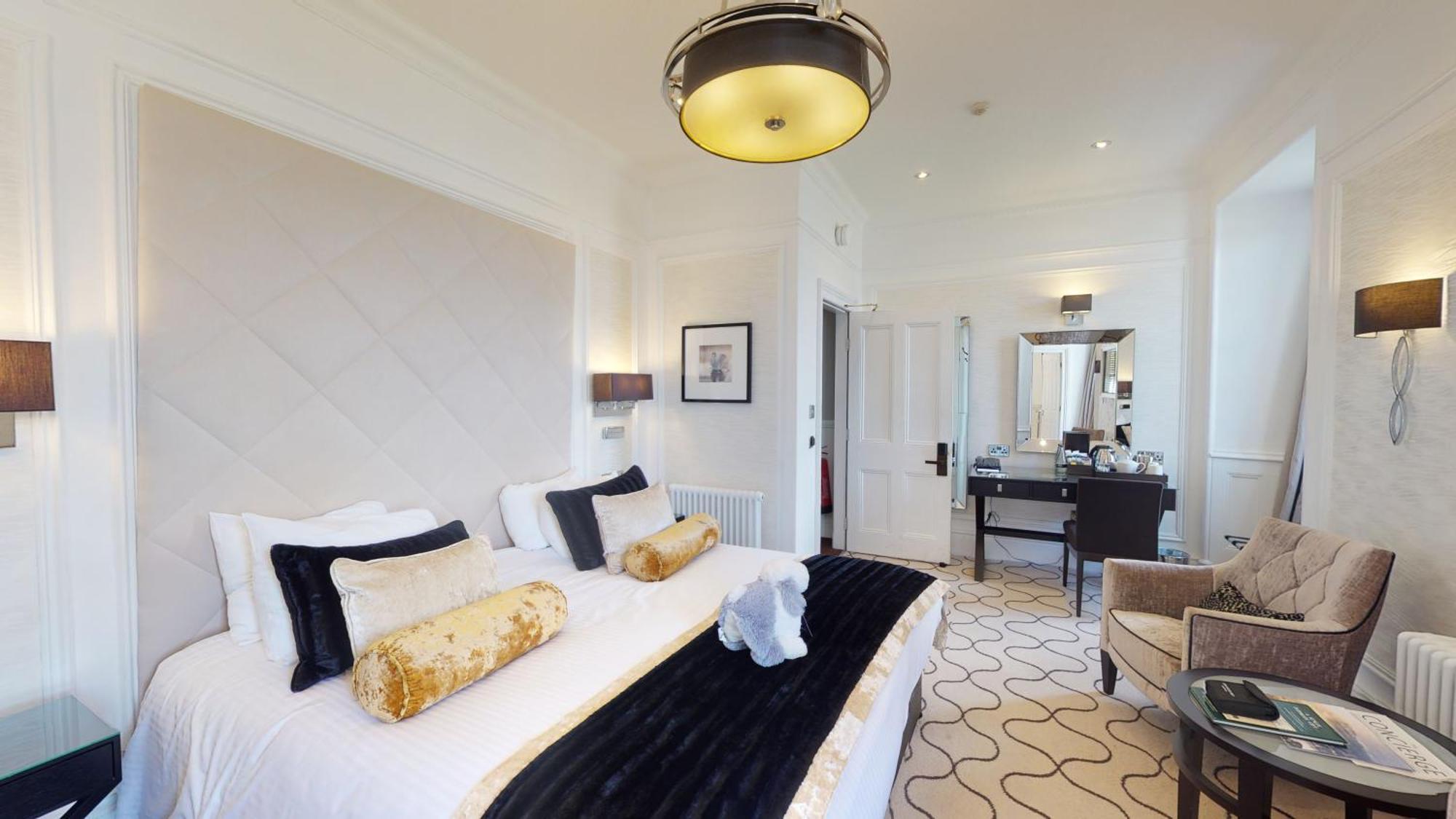 Wood Bay Hotel