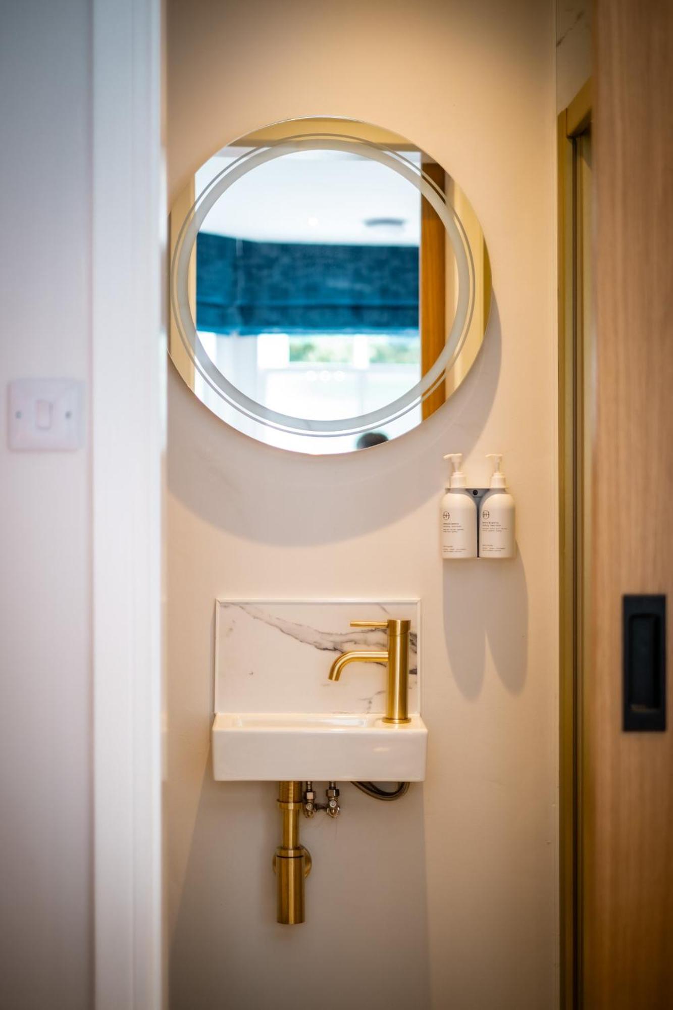 Icon - Free Off-site Health Club Access With Pool, Sauna, Steam & Gym Guest house