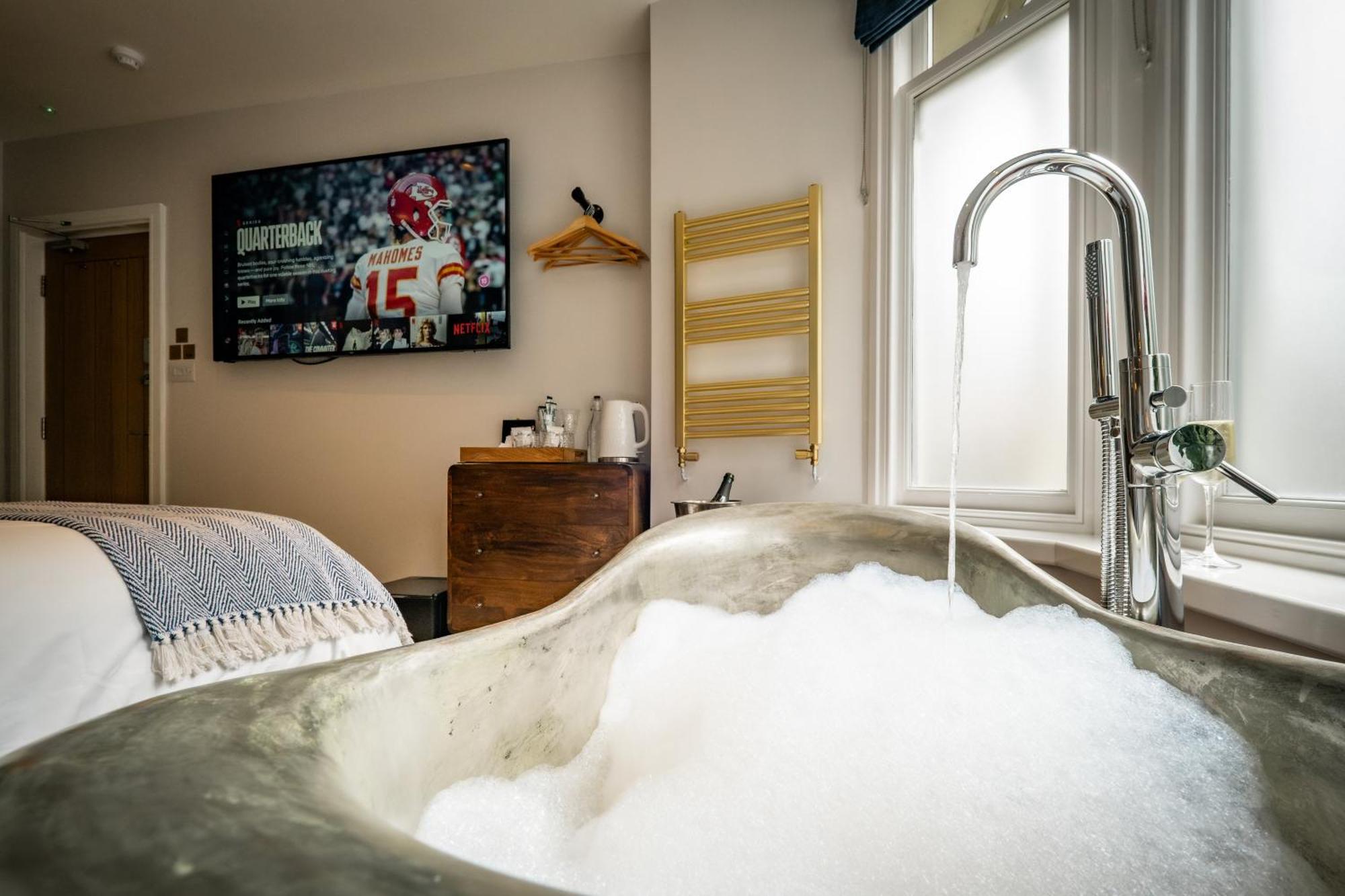 Guest house Icon - Free Off-site Health Club Access With Pool, Sauna, Steam & Gym Windermere