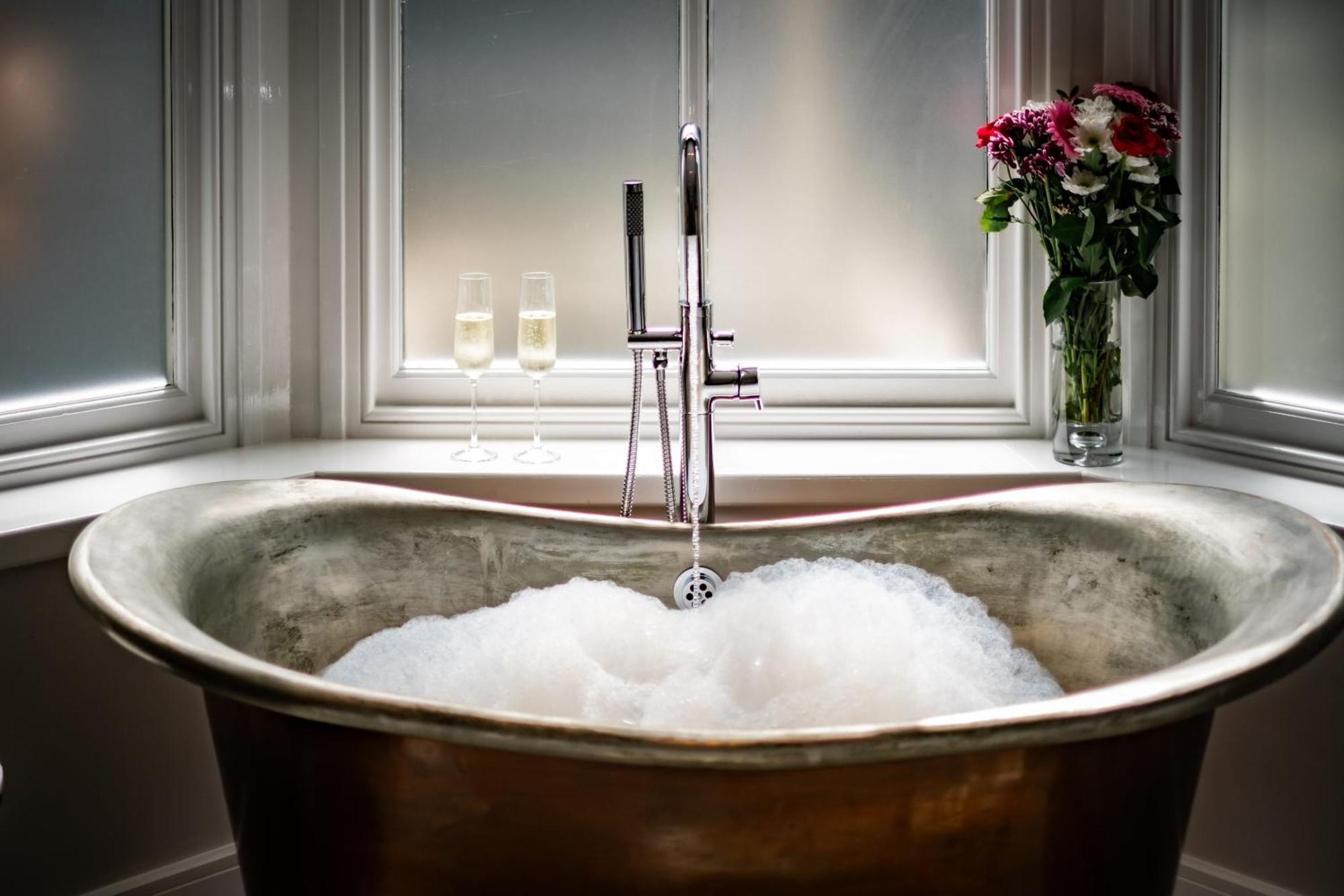 Icon - Free Off-site Health Club Access With Pool, Sauna, Steam & Gym * Windermere