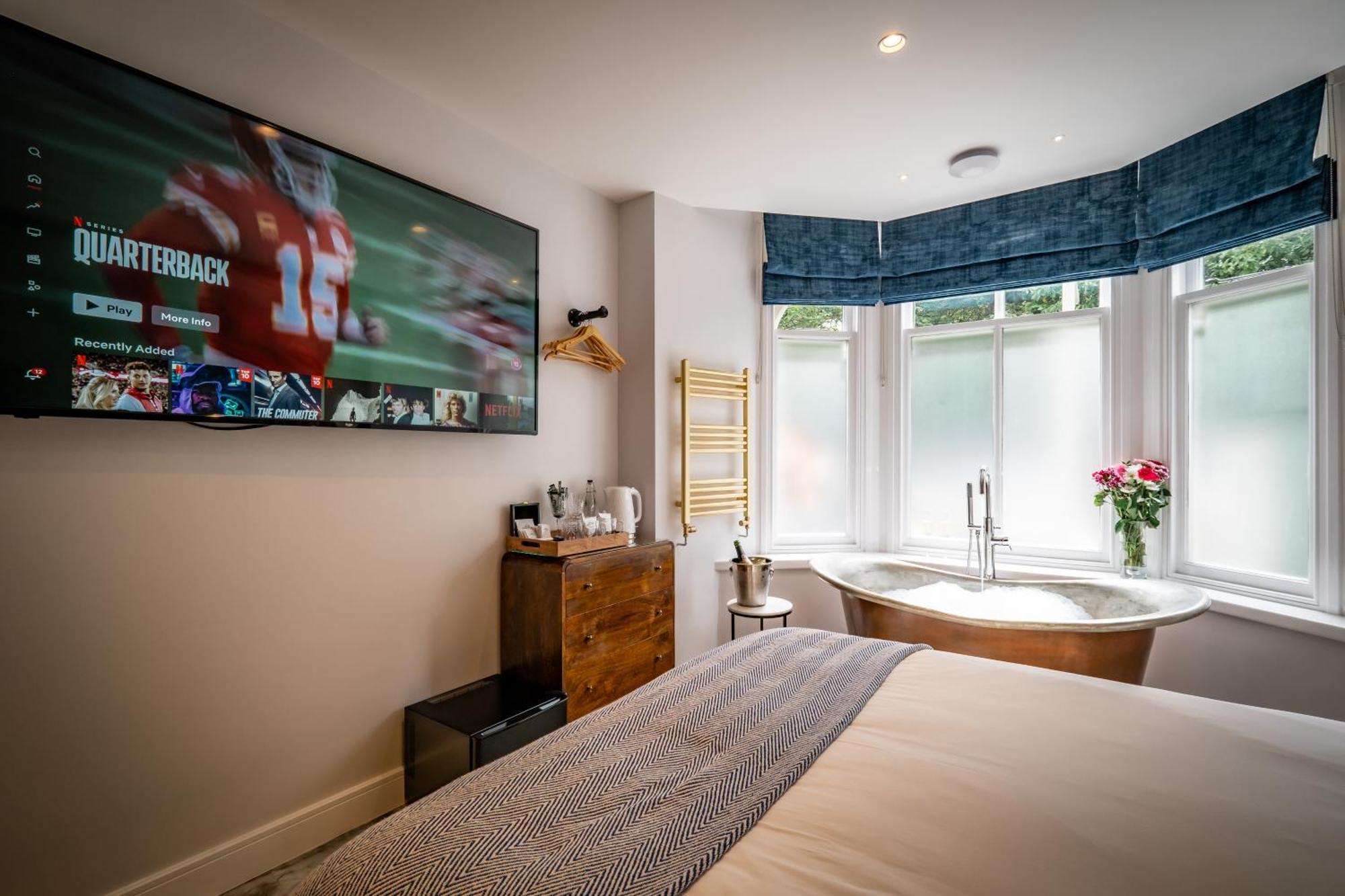 Icon - Free Off-site Health Club Access With Pool, Sauna, Steam & Gym Windermere