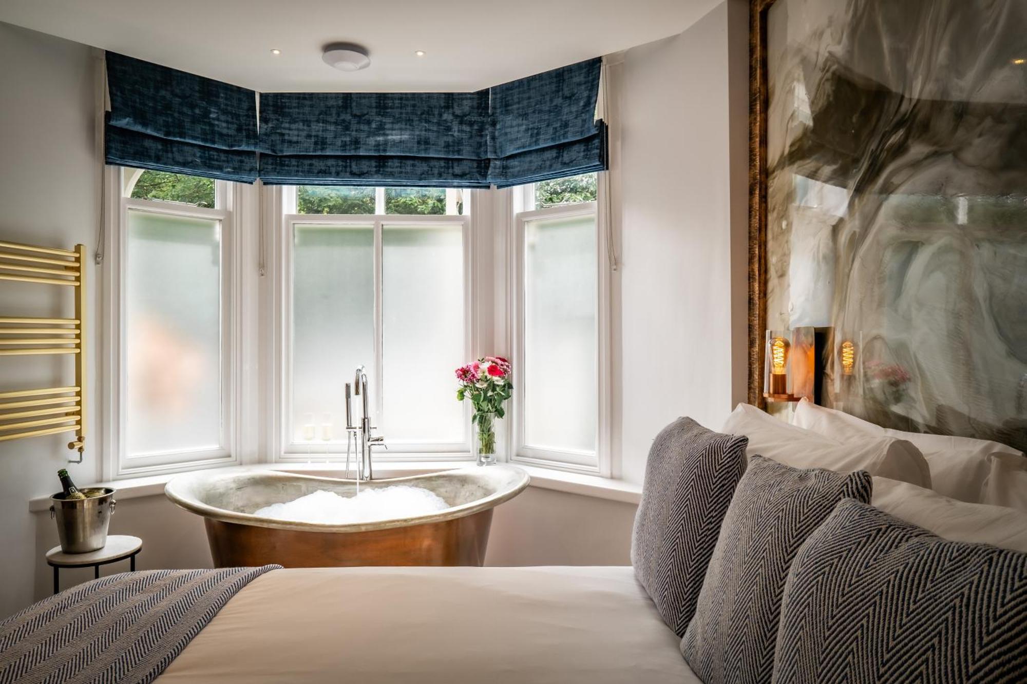 Icon - Free Off-site Health Club Access With Pool, Sauna, Steam & Gym Windermere