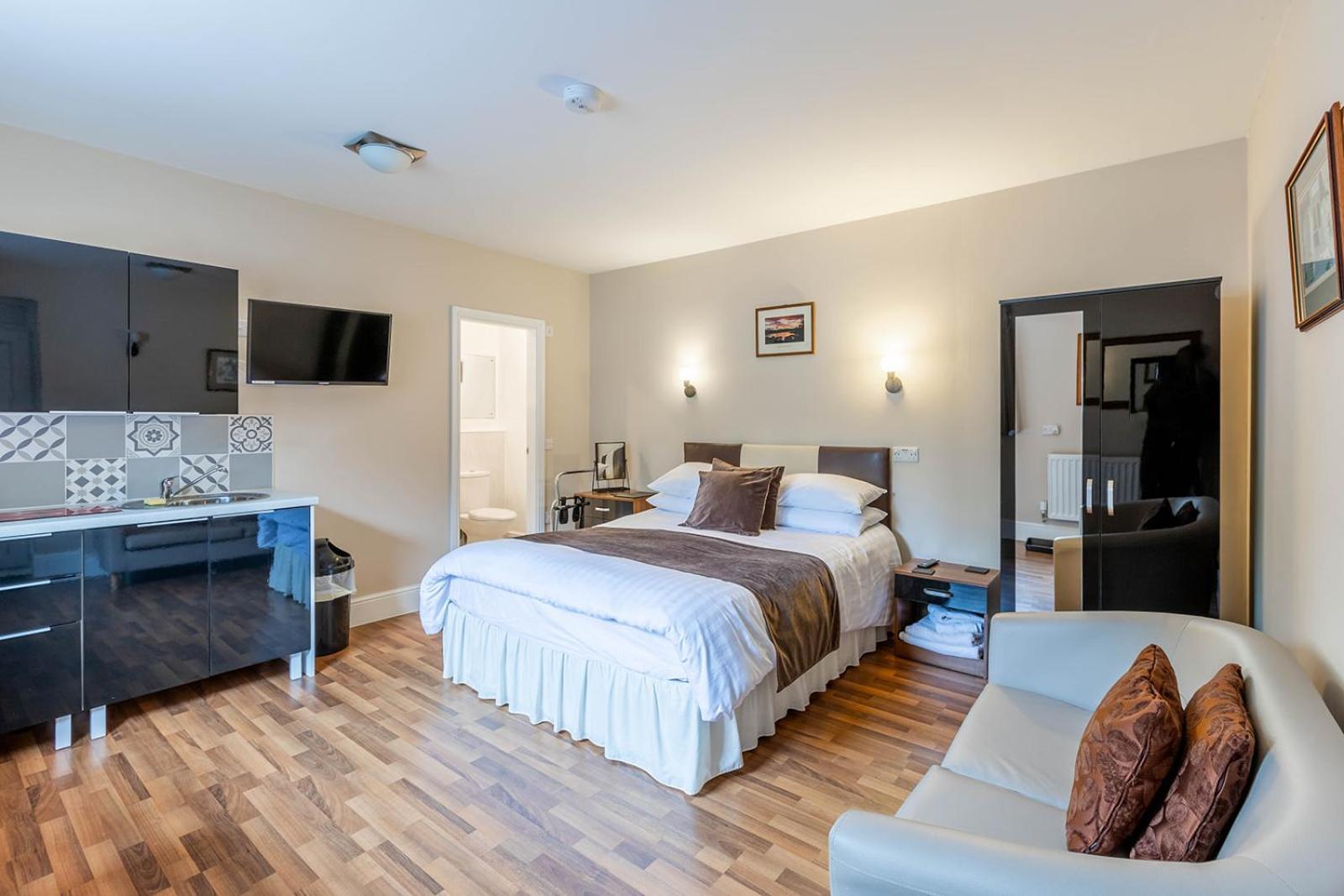 Roger Ground Guest house