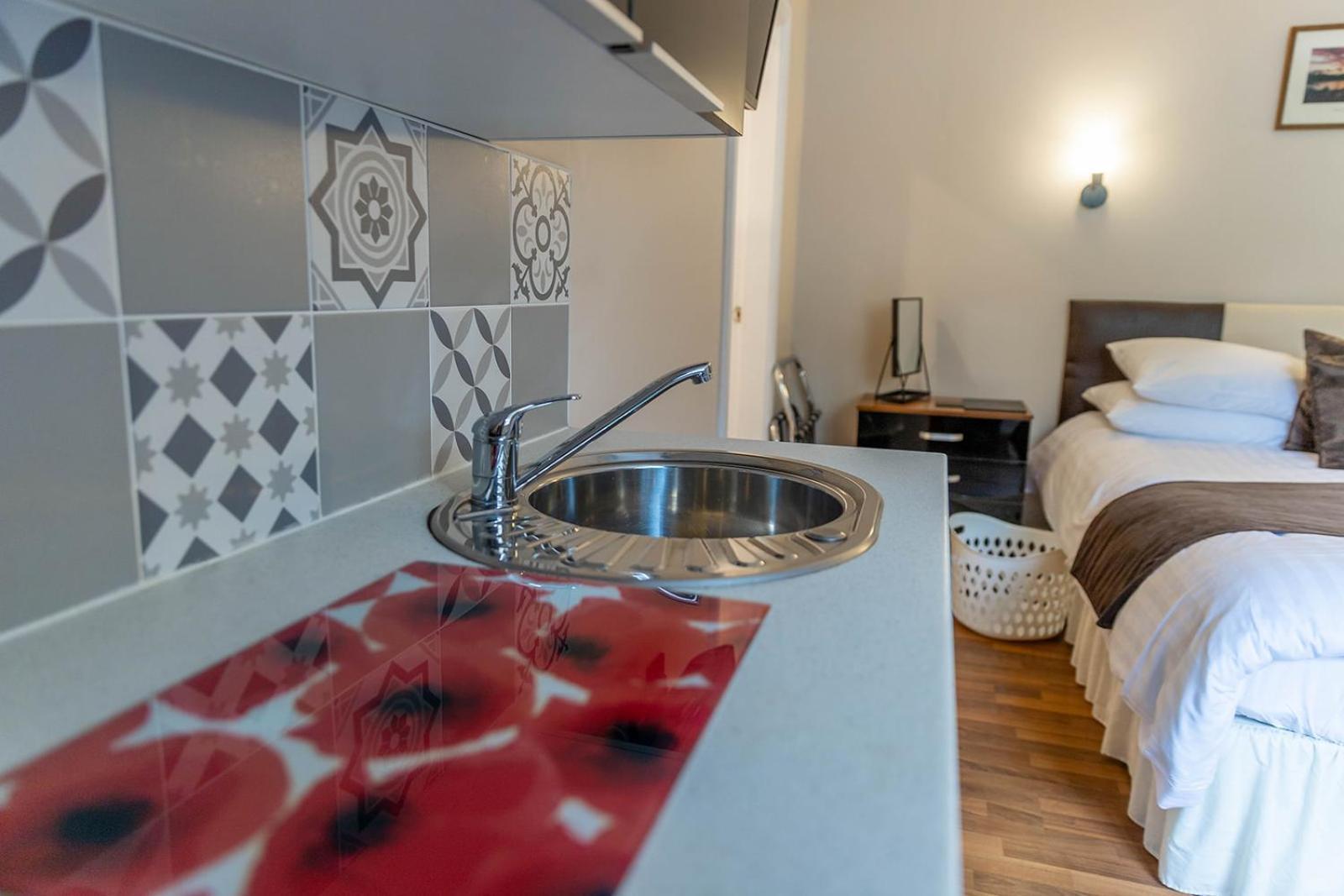 Guest house - With Free Car Parking Onsite *