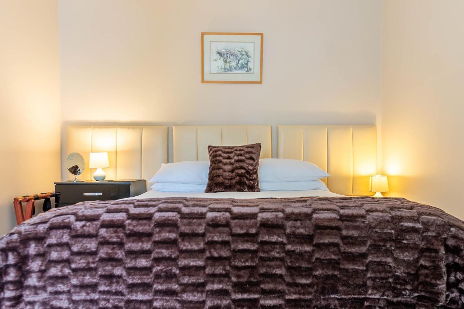Roger Ground Guest house *