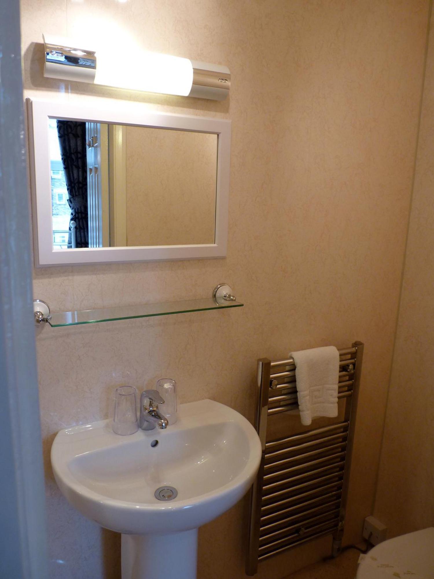Guest house Autumn Leaves 3*