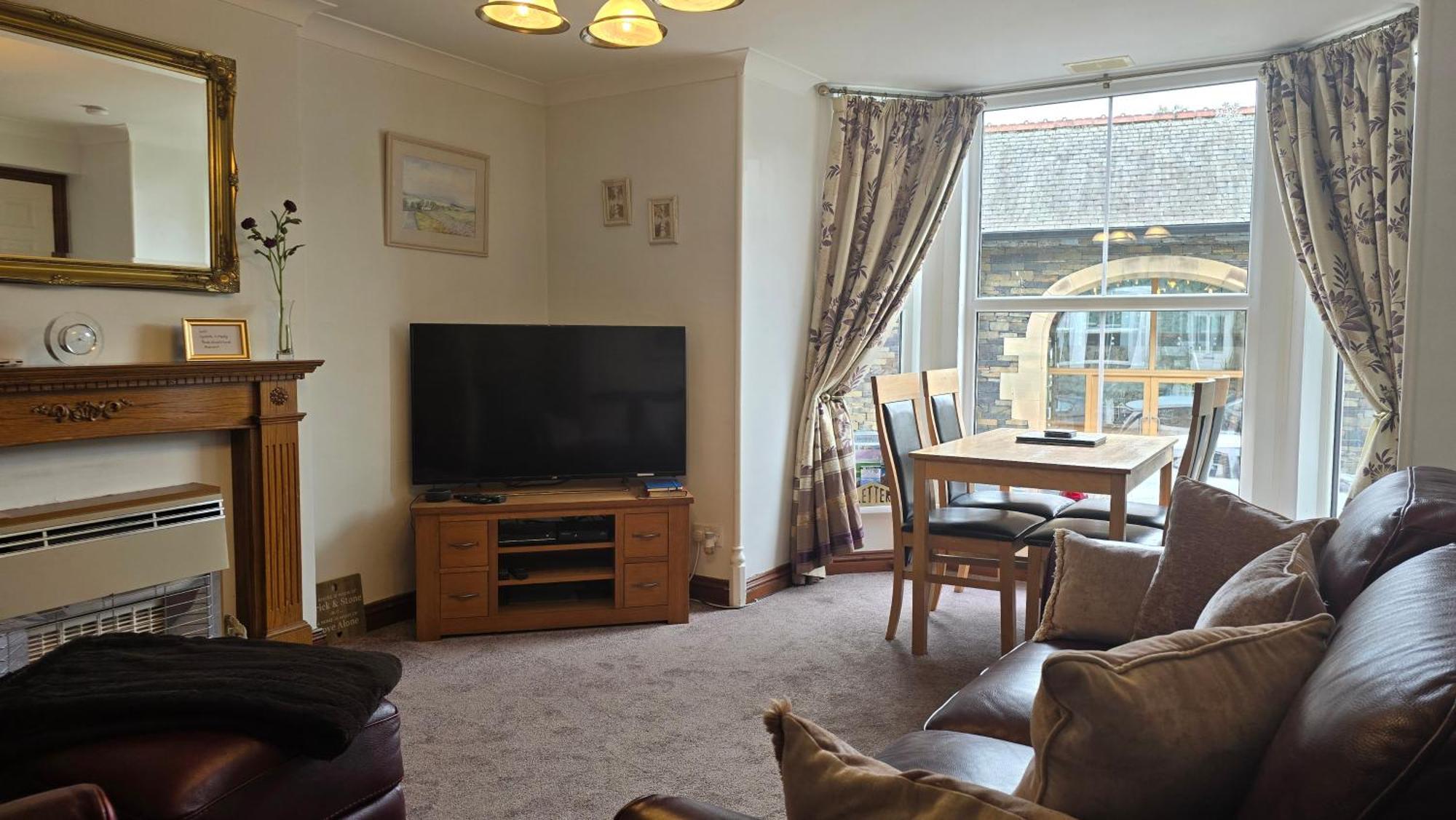 Lyndale Self-catering Sleeps 4 Apartment