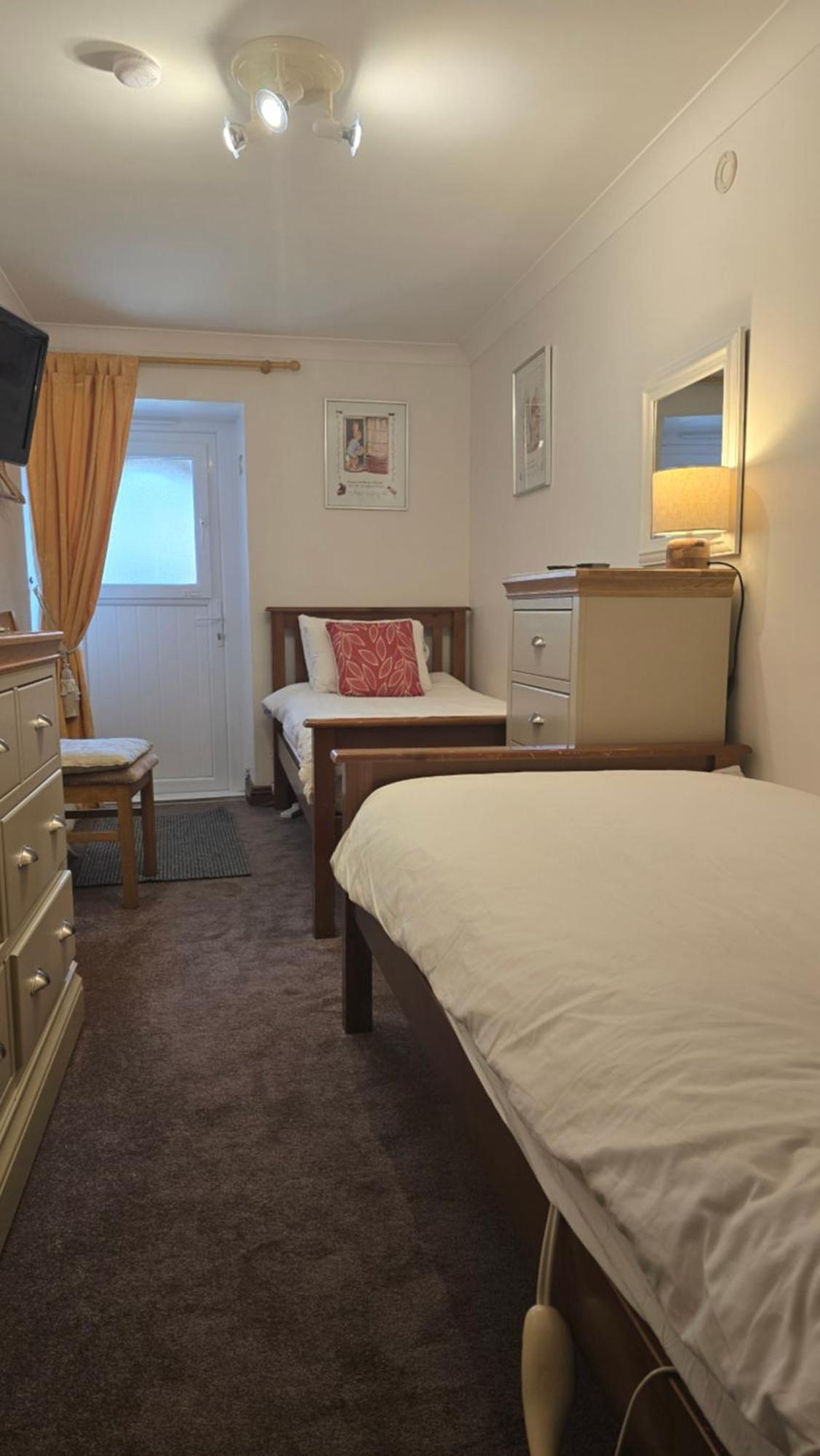 Lyndale Self-catering Sleeps 4 Apartment Windermere