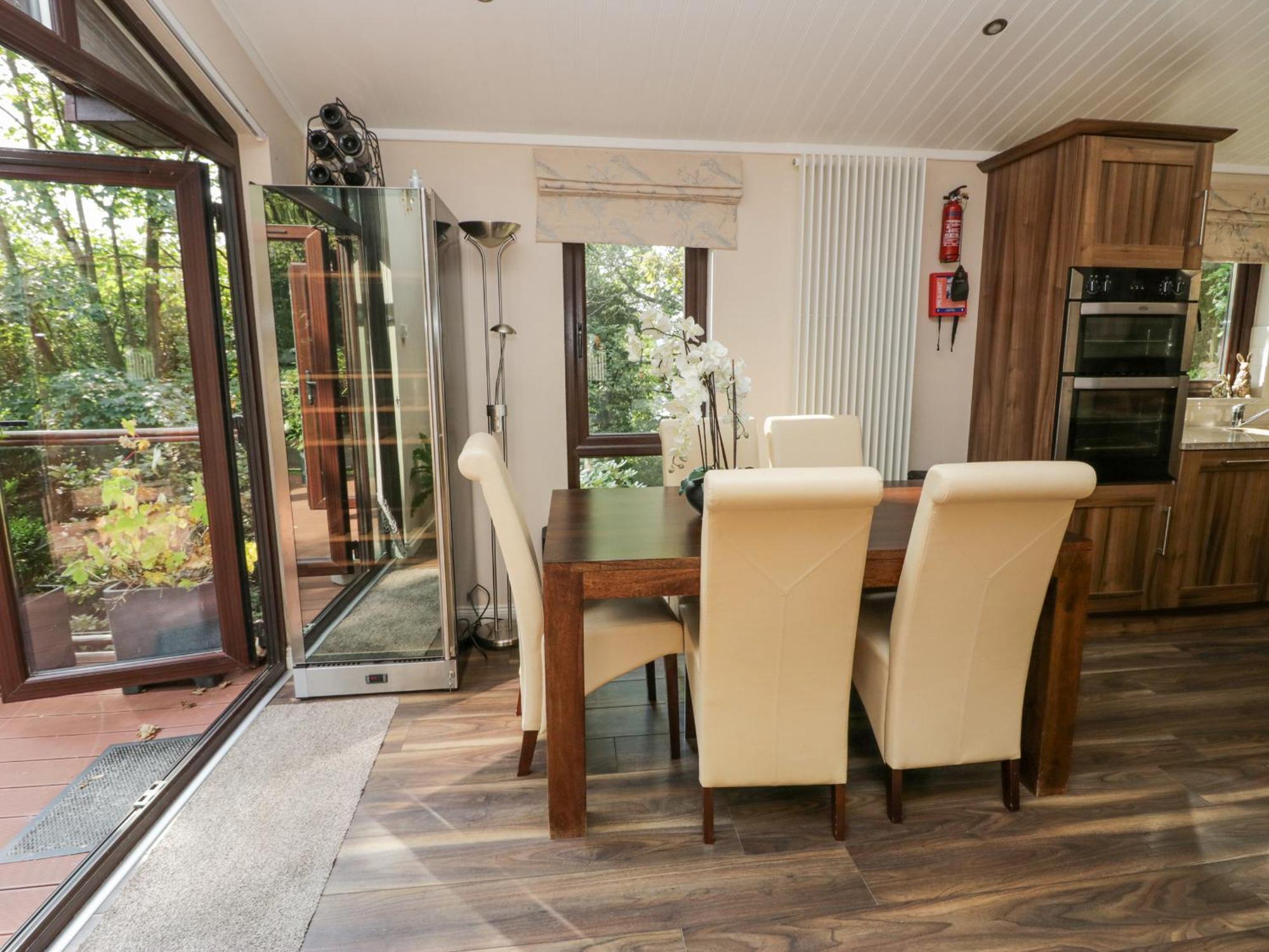 Tree House, Partial Views