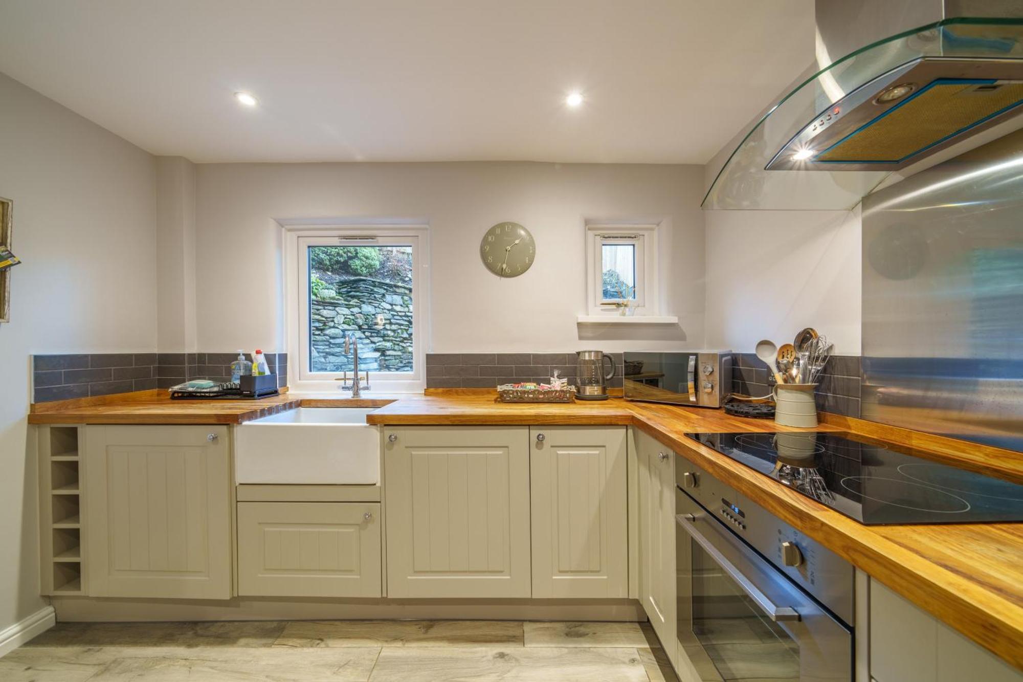 Laburnum - Town Centre, With Parking Holiday home *