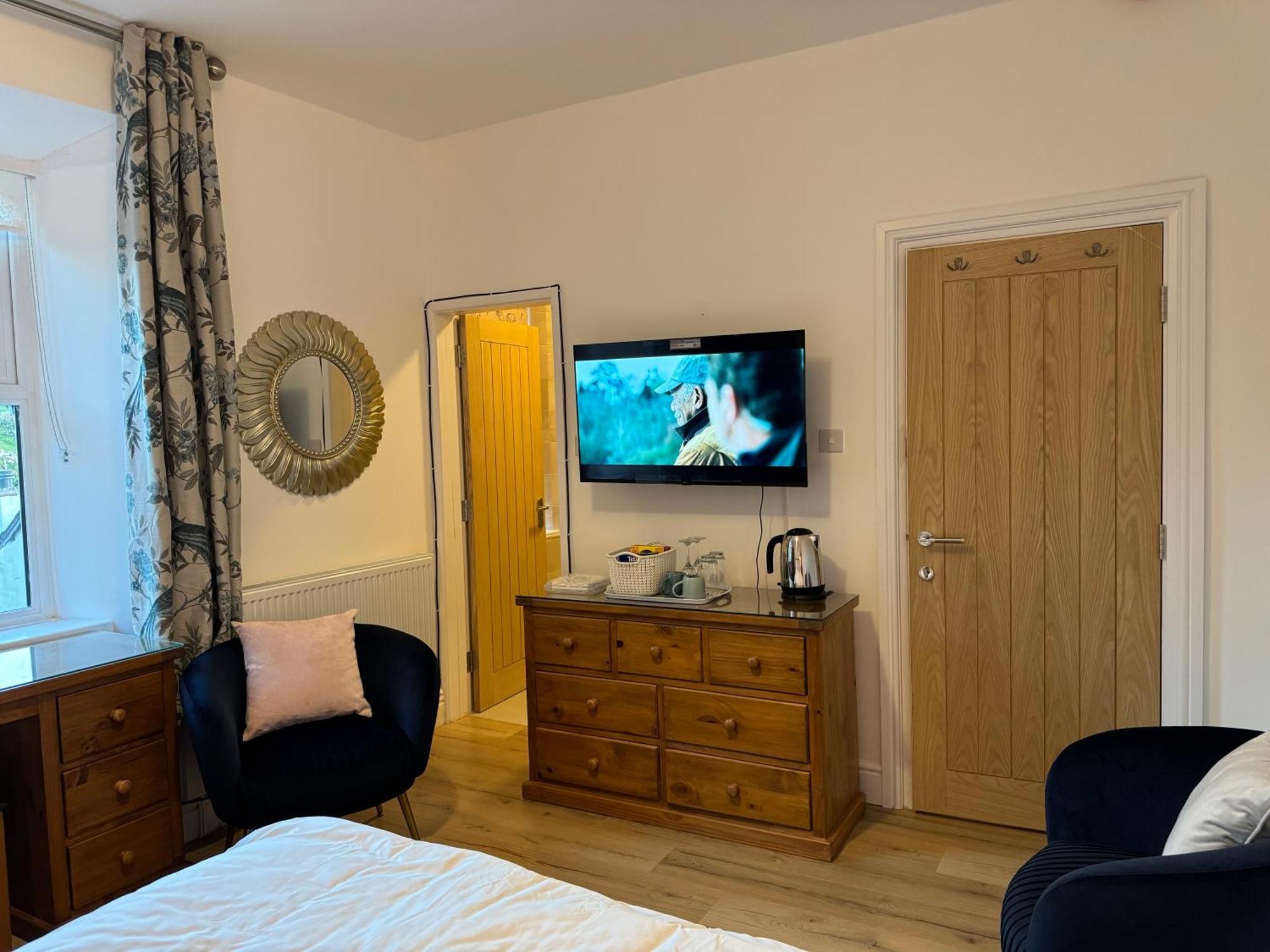 King-bed En-suite Guest house *