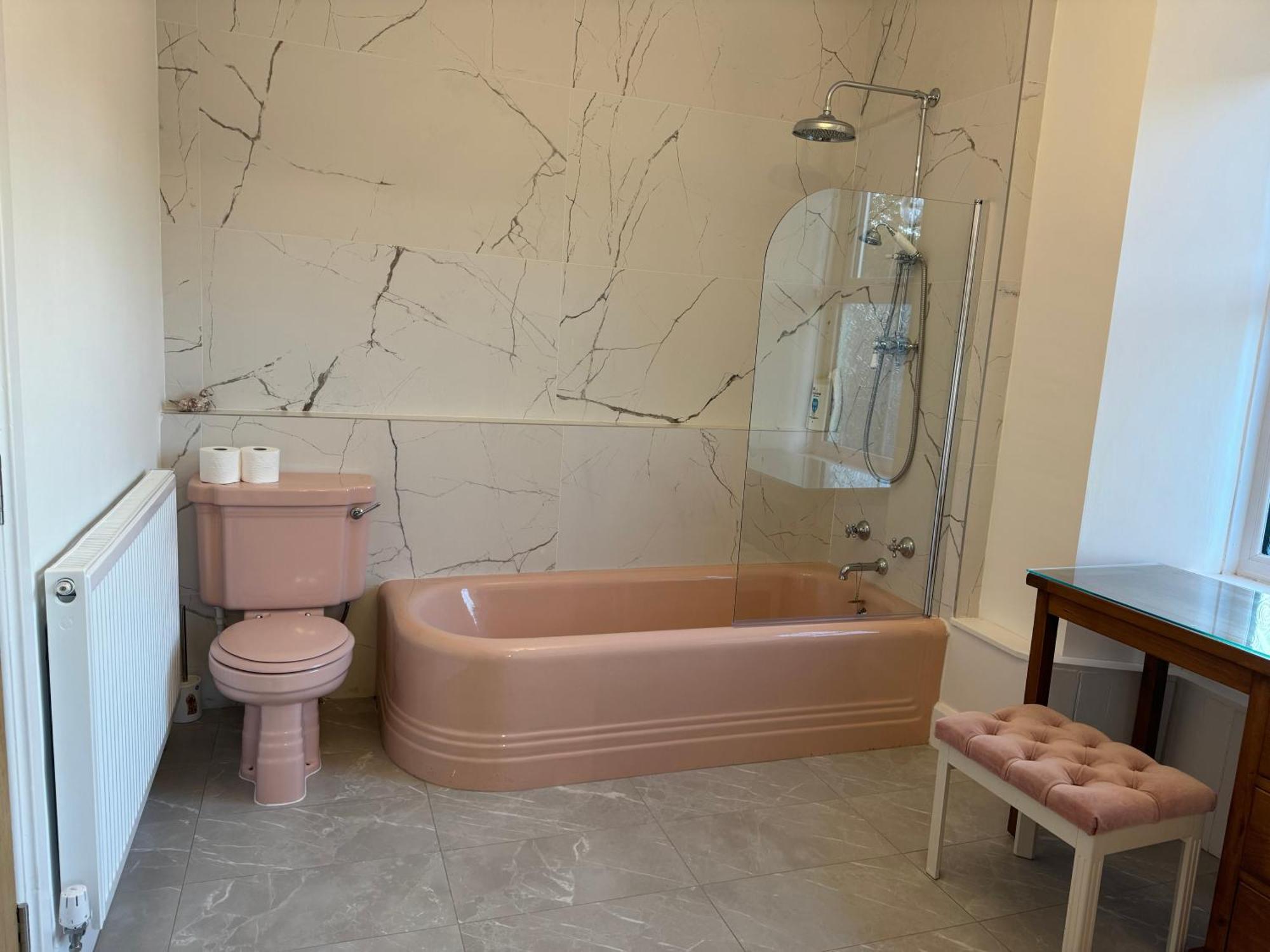 Guest house King-bed En-suite *