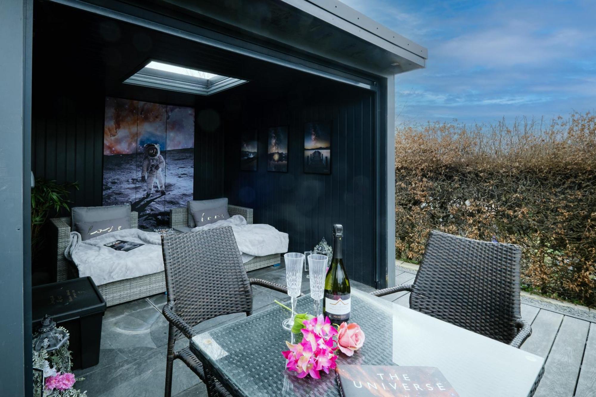 Rockside - Luxury 1 Bedroom With Hot Tub, Location, Parking And Pet Friendly