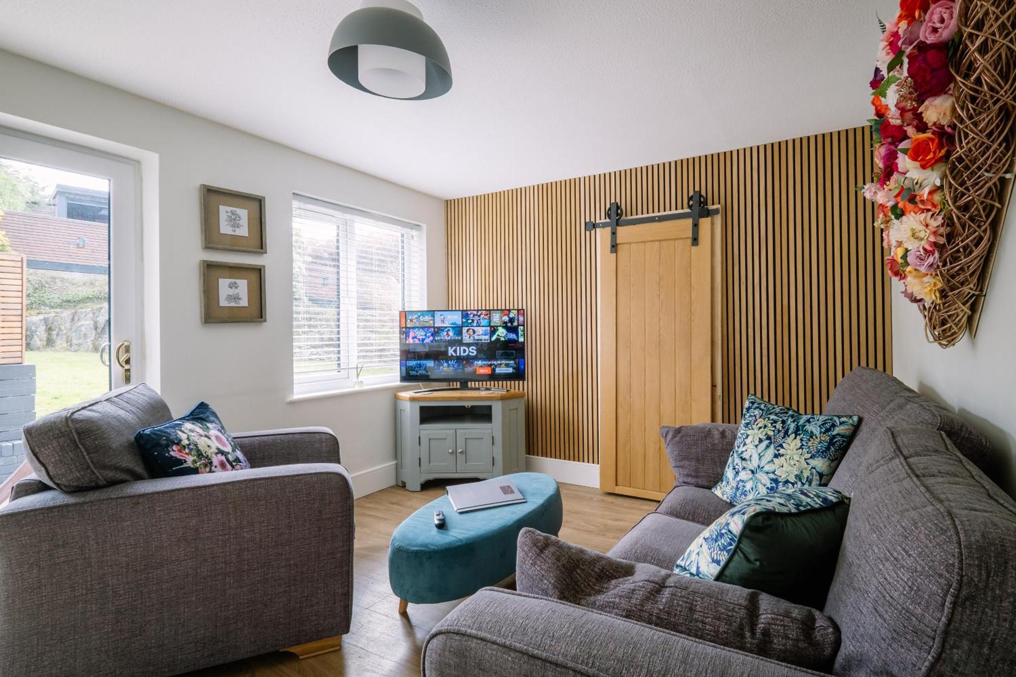 Rockside - Luxury 1 Bedroom With Hot Tub, Location, Parking And Pet Friendly Holiday home Windermere