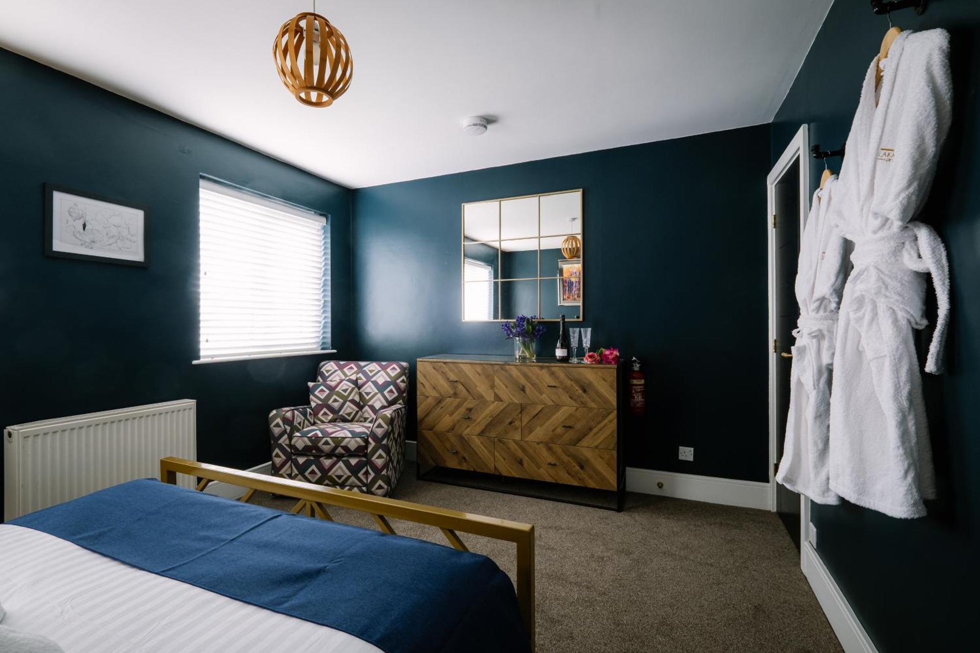 Rockside - Luxury 1 Bedroom With Hot Tub, Location, Parking And Pet Friendly Holiday home *
