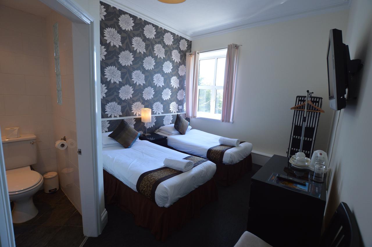 The Grey Walls 4*